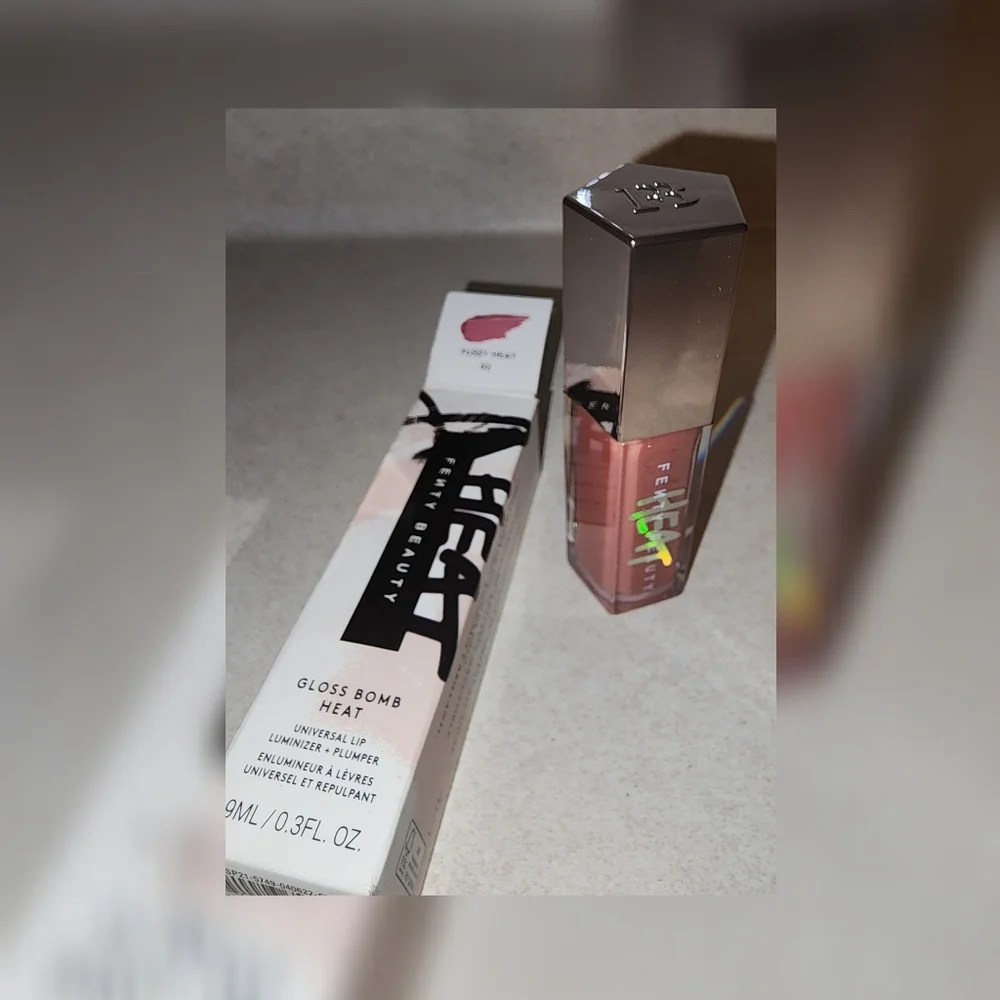DEAL OF THE DAY!Fenty Beauty Gloss Bomb Heat 